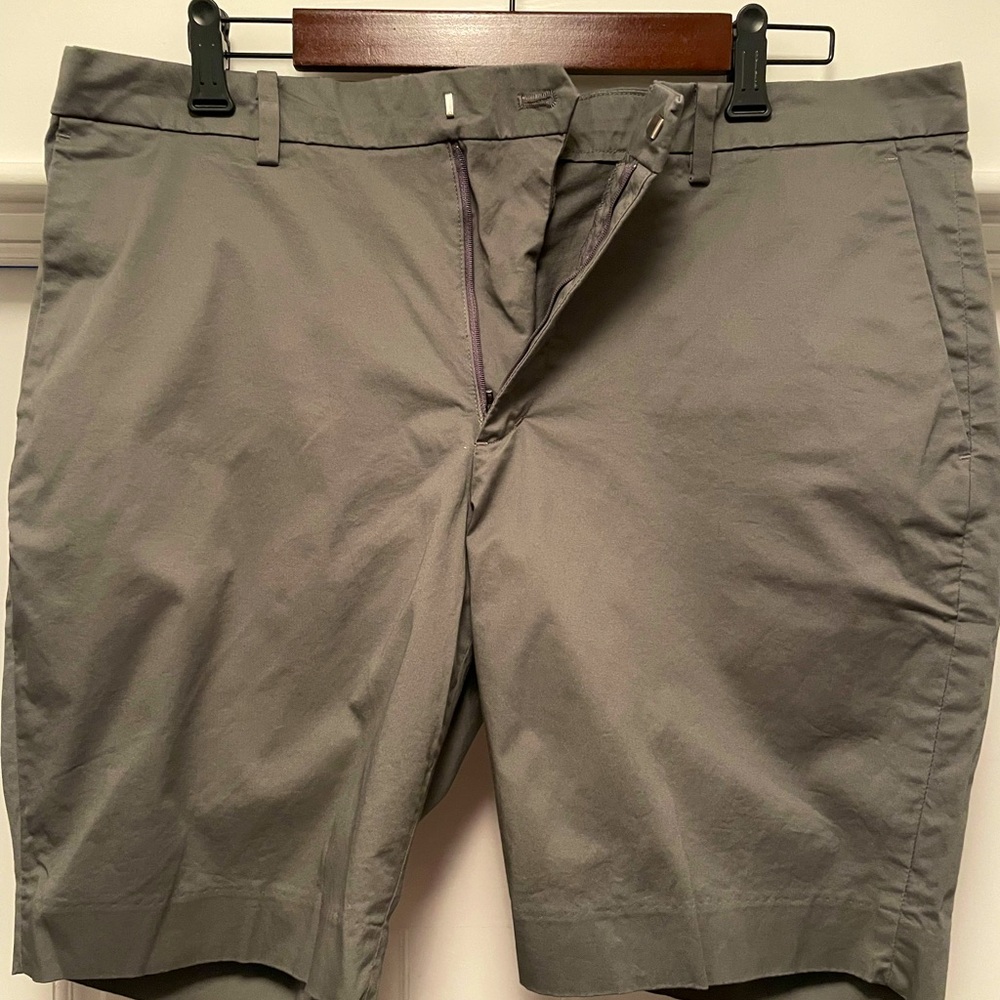 Uniqlo dark grey chino shorts